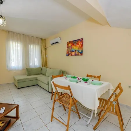 Lovely With 3 Bedrooms, 1006 *