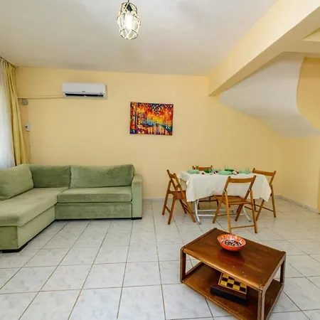 Lovely With 3 Bedrooms, 1006 فتحية