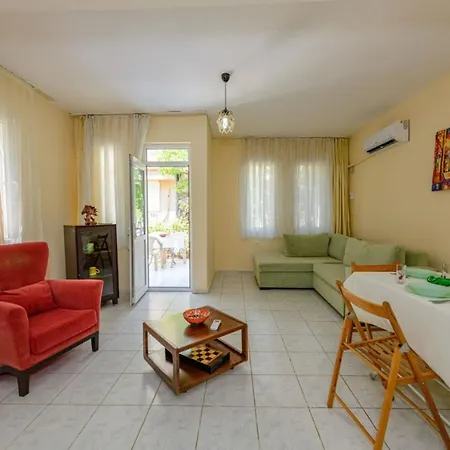 Apartment Lovely With 3 Bedrooms, 1006 *