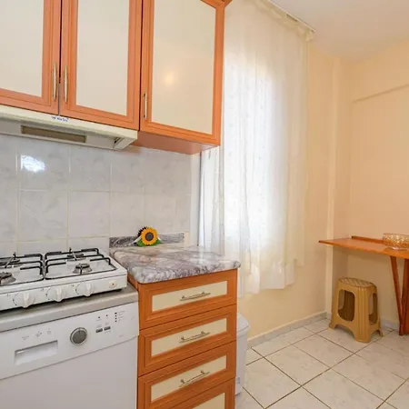 Lovely With 3 Bedrooms, 1006 *