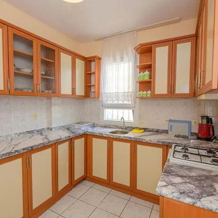 Lovely With 3 Bedrooms, 1006 *