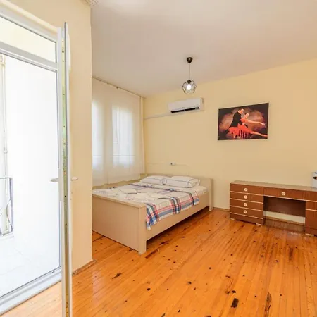 Apartment Lovely With 3 Bedrooms, 1006