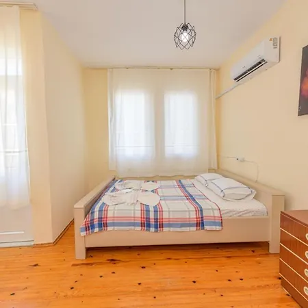 Lovely With 3 Bedrooms, 1006 Apartment